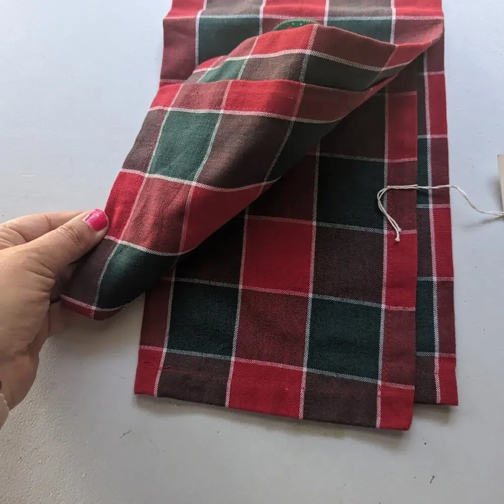 NEW Villa Kunderbunt Snowman Christmas Plaid Tea Towel Red Green